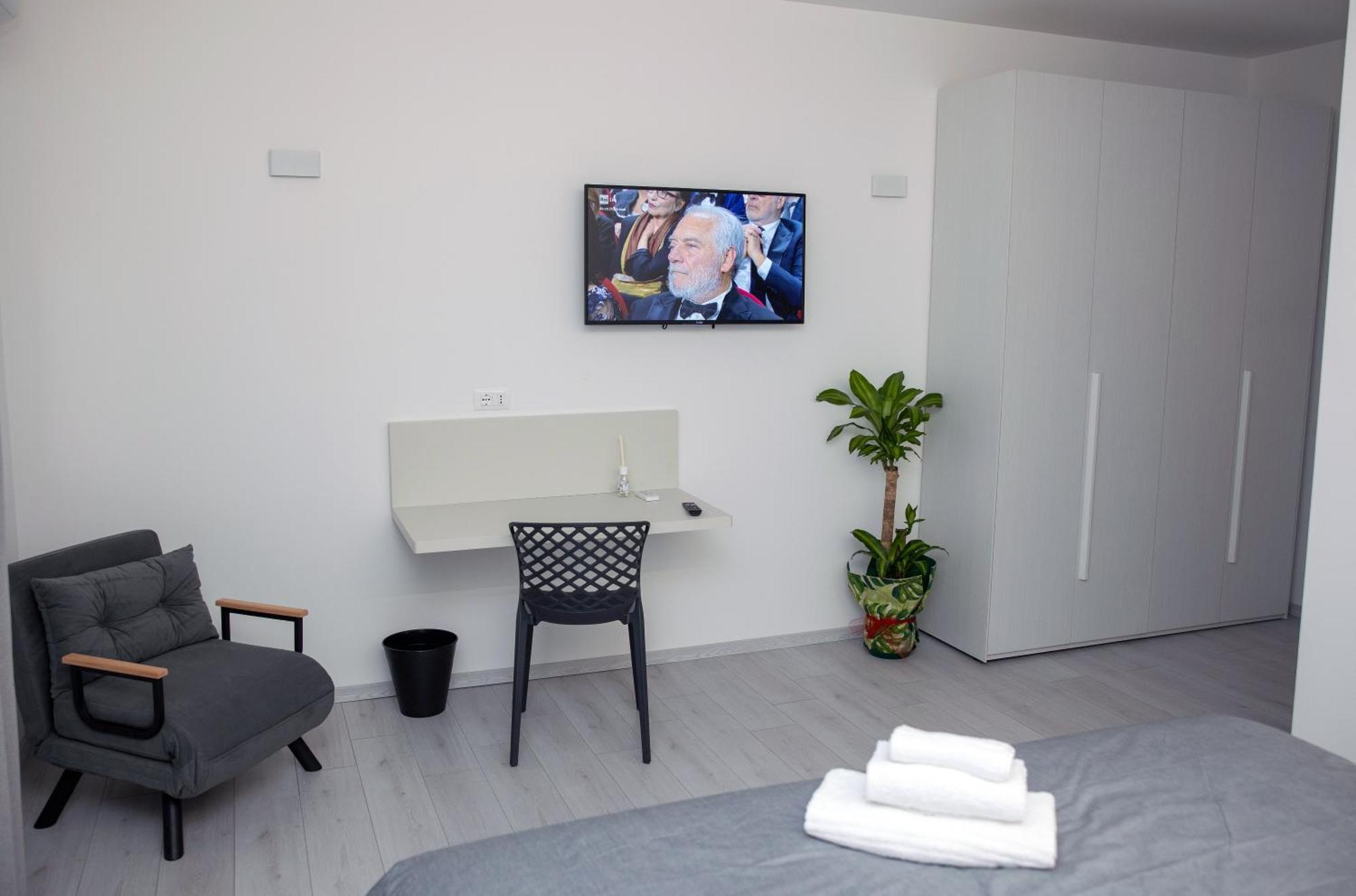 Affittacamere Mani - Camere Con Bagno Privato Gela Exterior foto
