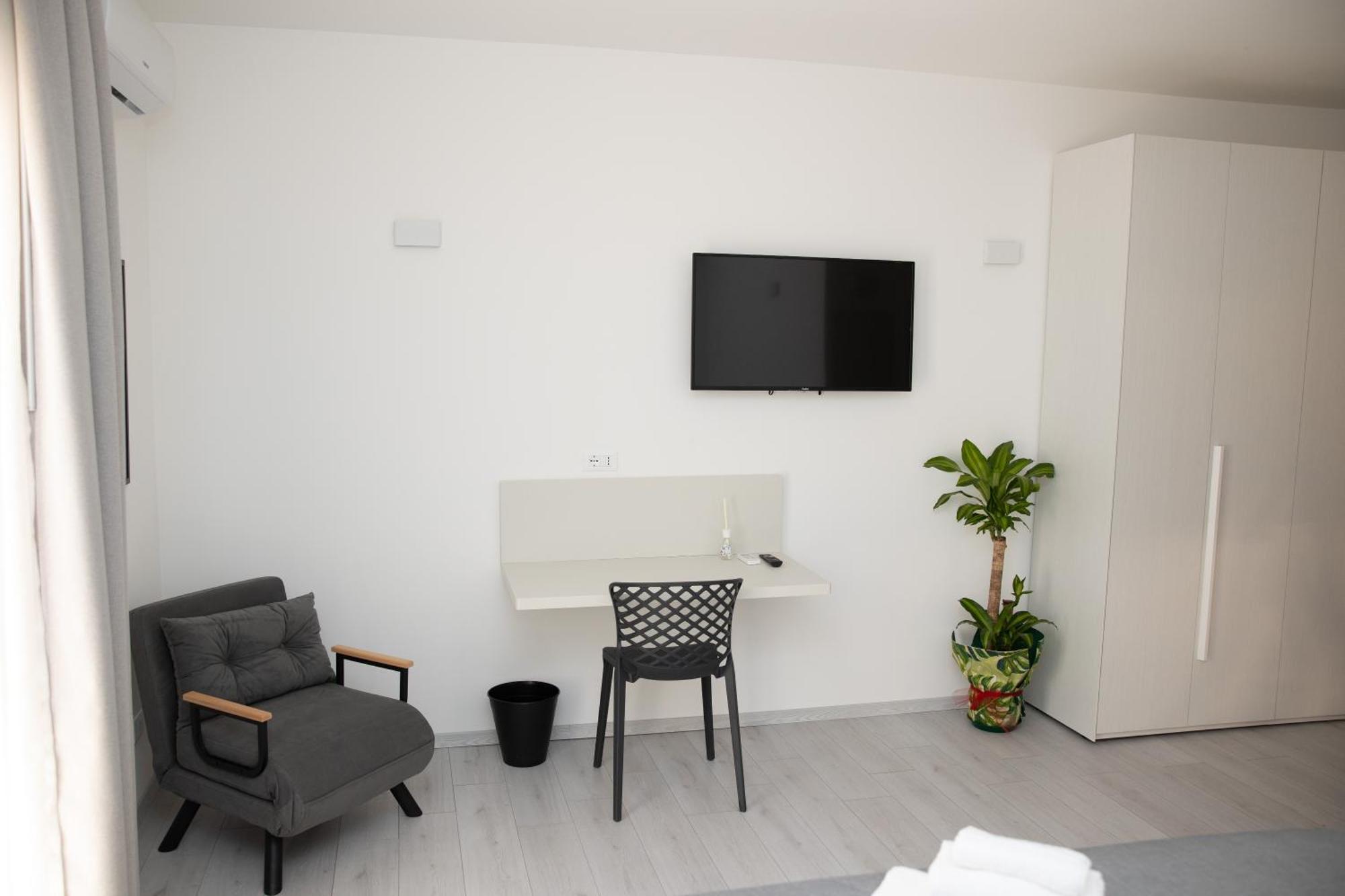 Affittacamere Mani - Camere Con Bagno Privato Gela Exterior foto