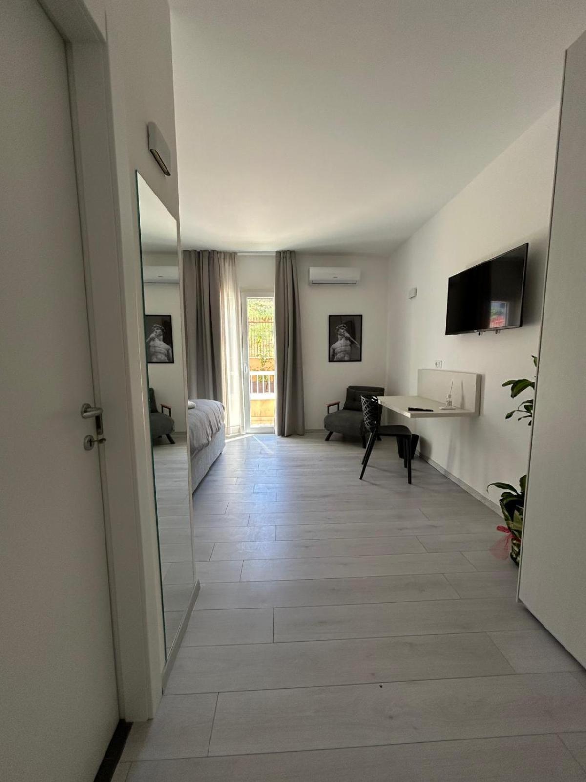 Affittacamere Mani - Camere Con Bagno Privato Gela Exterior foto