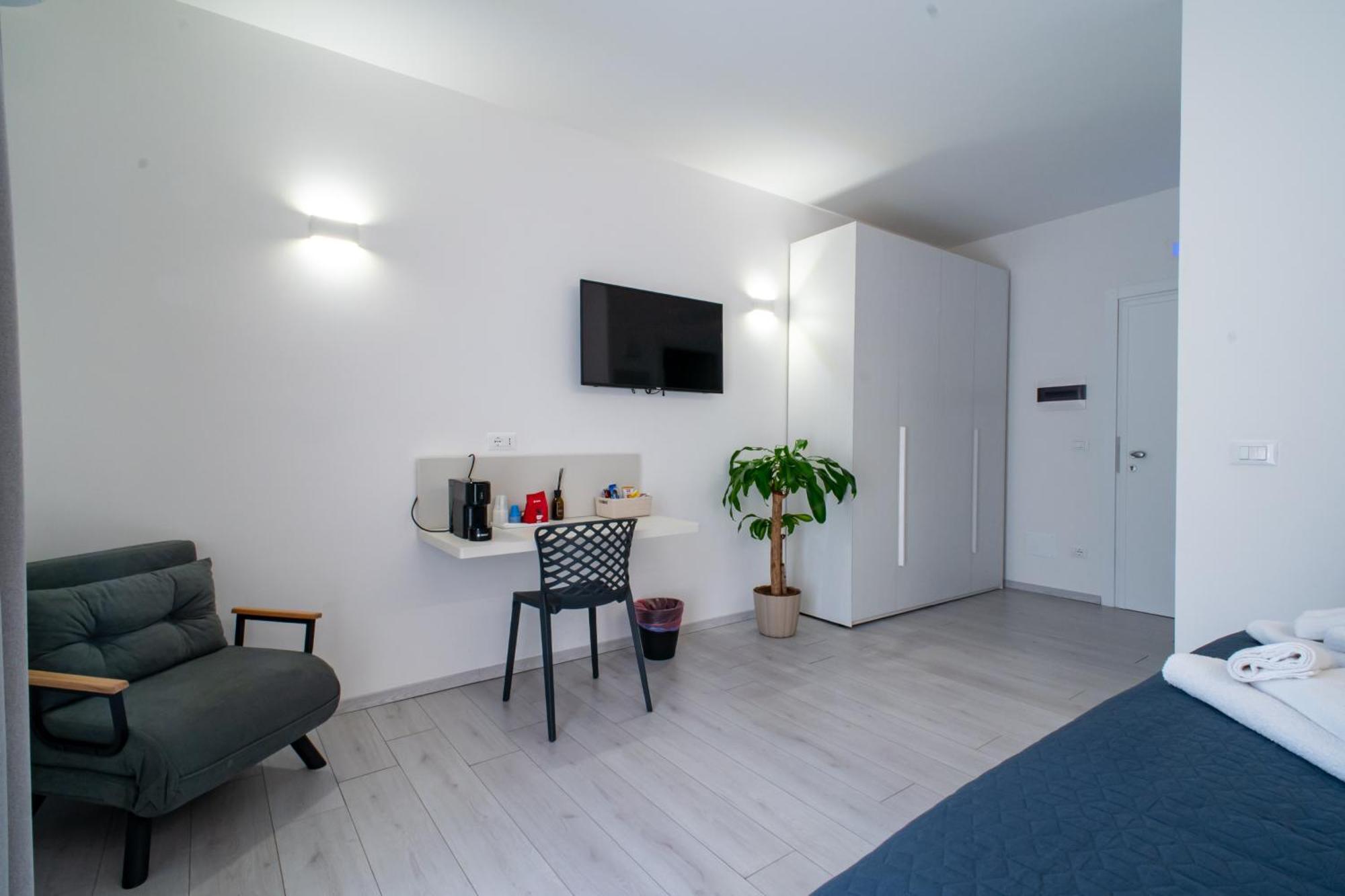 Affittacamere Mani - Camere Con Bagno Privato Gela Exterior foto